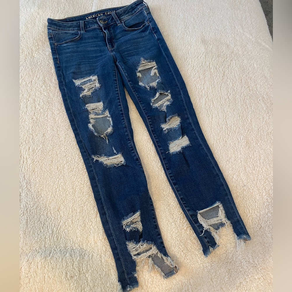 AMERICAN EAGLE Jeggings Crop Ripped Jeans w/ Ne(x)t Level Stretch. 25” Inseam.🌸